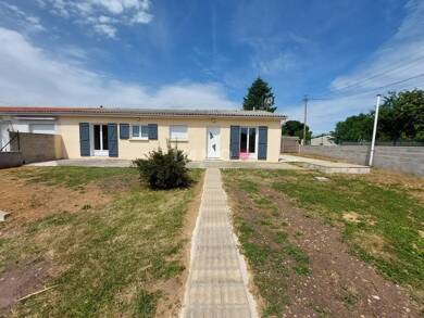 Maison de plain-pied à louer 970 € 5 pièces 3 chambres 102,5 m² Saint-Georges-des-Coteaux 17810