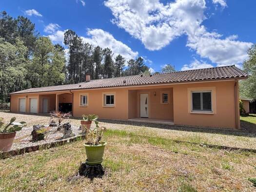 Maison de plain-pied à vendre 279 000 € 4 pièces 3 chambres 122 m² 4 550 m² de terrain Giscos 33840