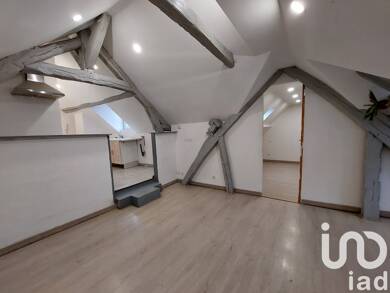 Appartement à vendre 70 000 € 2 pièces 1 chambre 21 m² Dernier étage, Étage 2/2 Ville Basse-Centre Montereau-Fault-Yonne 77130