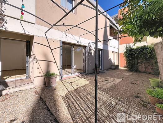 Appartement à louer 850 € 4 pièces 2 chambres 93 m² RDC/2 Argensol Orange 84100