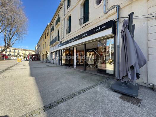 Boutique avec bail commercial 1 426 € 190 m² de surface de vente Centre Ville-Mairie Lunel 34400