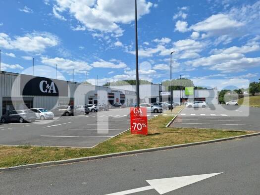 Local commercial à louer 8 370 € 700 m² de surface de vente Compiègne 60200