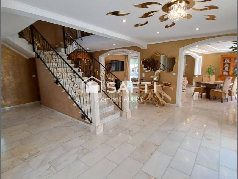 Maison à vendre, 213m², LE GENEST SAINT ISLE