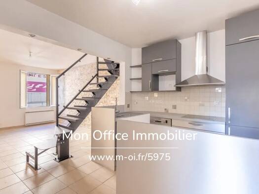 Duplex à vendre 235 000 € 3 pièces 2 chambres 64 m² RDC Rousset 13790