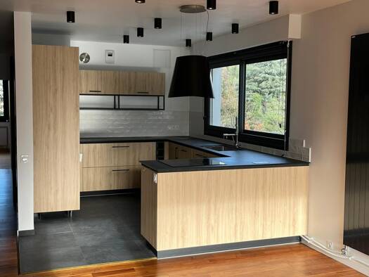 Appartement à louer 1 205 € 3 pièces 2 chambres 72,9 m² Étage 2/8 Chambéry 73000