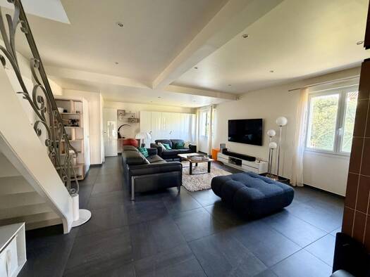 Villa à vendre 370 000 € 10 pièces 7 chambres 250 m² 950 m² de terrain Aurensan 65390