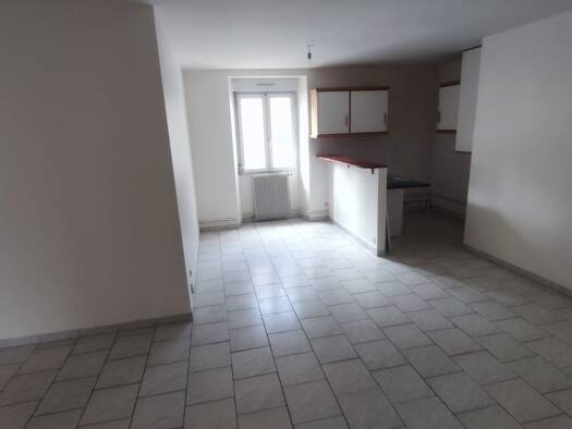 Appartement à louer 795 € 3 pièces 2 chambres 51 m² RDC Bas Maule 78580