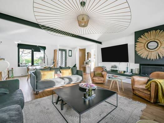 Maison de plain-pied à vendre 1 295 000 € 7 pièces 5 chambres 176,22 m² 275 m² de terrain Plateau Ouest Suresnes 92150