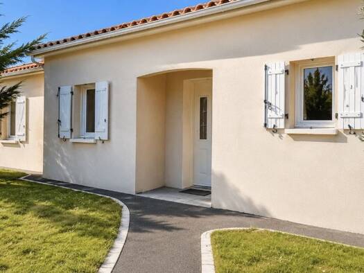 Maison de plain-pied à vendre 376 000 € 6 pièces 4 chambres 199 m² 1 556 m² de terrain Availles-en-Châtellerault 86530