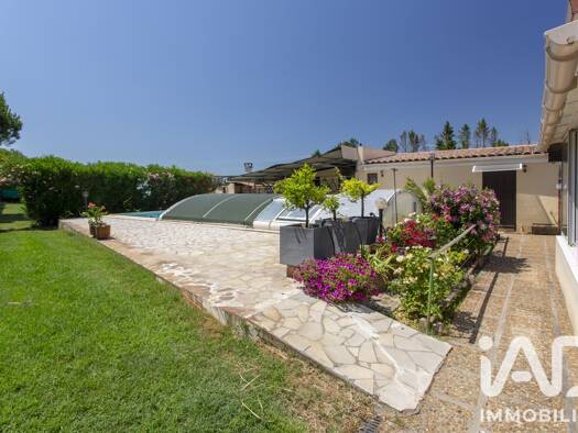 Maison de plain-pied en viager 259 000 € 4 pièces 2 chambres 123 m² 786 m² de terrain Camargue Nord Arles 13200