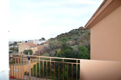 Appartement à louer 750 € 3 pièces 2 chambres 58 m² Dernier étage, Étage 3/3 Bastia 20200