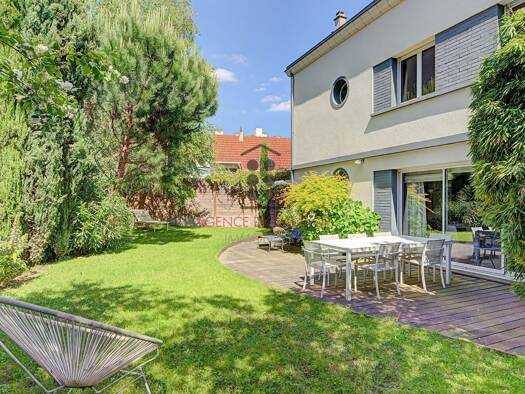Maison à vendre - Première occupation 1 380 000 € 7 pièces 4 chambres 195,09 m² 376 m² de terrain Plateau Nord Suresnes 92150