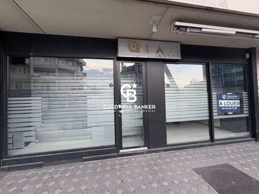 Local commercial à louer 1 640 € 64,5 m² de surface de vente Centre Annemasse 74100