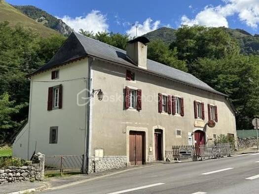 Maison à vendre 269 000 € 8 pièces 3 chambres 240 m² 860 m² de terrain Cette-Eygun 64490