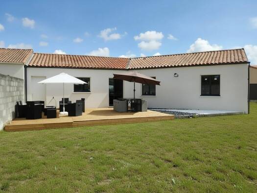 Maison de plain-pied à vendre 229 000 € 5 pièces 3 chambres 97 m² 622 m² de terrain Triaize 85580