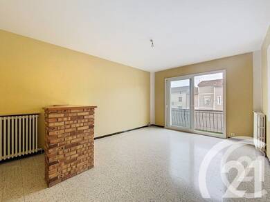 Appartement à louer 748 € 4 pièces 2 chambres 79,6 m² 1er étage Le Thor 84250