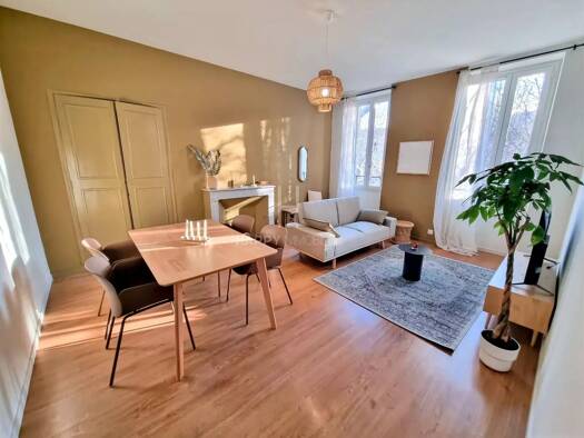 Appartement à vendre 389 000 € 5 pièces 3 chambres 90 m² Étage 2/2 Centre Ville Saint-Rémy-de-Provence 13210