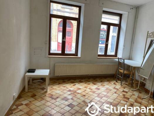 Appartement à louer 796 € 2 pièces 1 chambre 50 m² RDC Fives Lille 59800