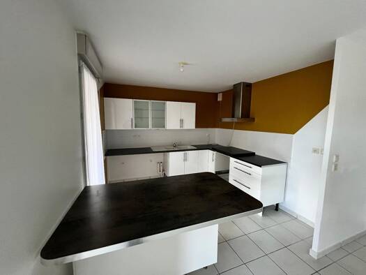 Appartement à louer 958 € 3 pièces 2 chambres 66,5 m² RDC Solaize 69360