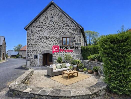 Maison à vendre 265 000 € 6 pièces 2 chambres 300 m² 344 m² de terrain Ceyssat 63210