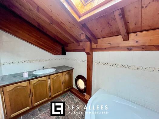 Appartement à louer 750 € 2 pièces 1 chambre 75,2 m² Étage 4/4 Montélimar 26200