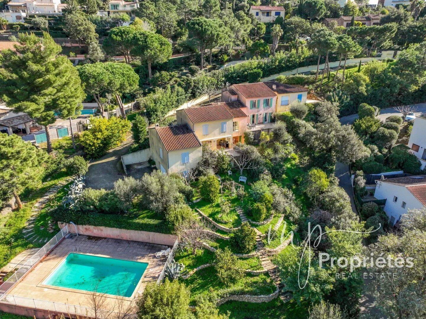 Maison à vendre, 147m², RAYOL CANADEL SUR MER