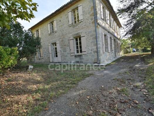 Ferme à vendre 265 000 € 9 pièces 6 chambres 283 m² 18 348 m² de terrain Brugnac 47260