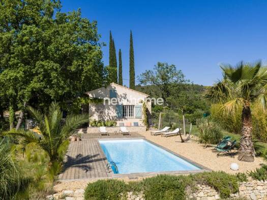 Maison de plain-pied à vendre 575 000 € 5 pièces 3 chambres 110 m² 1 285 m² de terrain Flayosc 83780