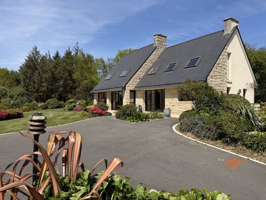 Maison à vendre 448 000 € 7 pièces 4 chambres 182 m² 8 000 m² de terrain Plouzévédé 29440