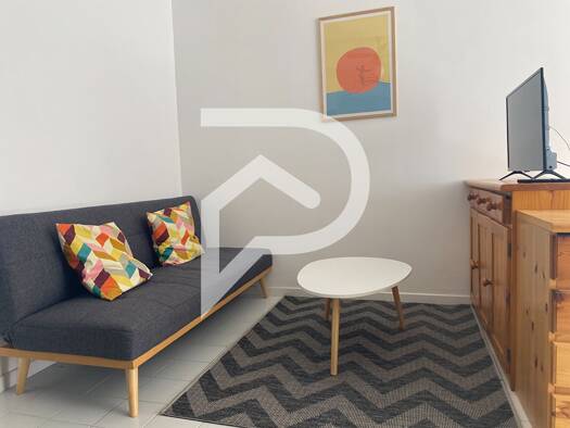 Appartement à louer 600 € 2 pièces 1 chambre 30 m² Étage 3/3 Sud Le Grau du Roi 30240