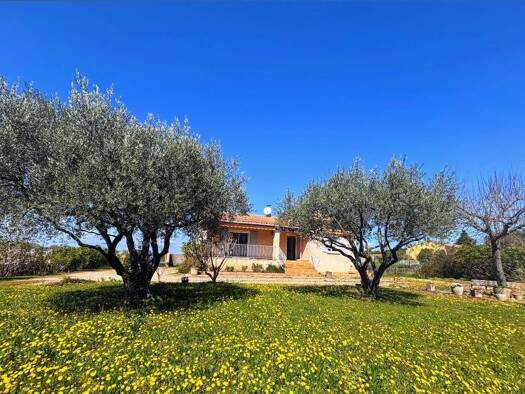 Maison de plain-pied à vendre 247 000 € 3 pièces 2 chambres 112 m² 1 365 m² de terrain Visan 84820