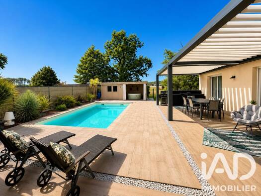 Maison de plain-pied à vendre 379 000 € 5 pièces 3 chambres 131 m² 700 m² de terrain Bégaar 40400