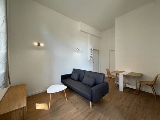 Appartement à louer 550 € 2 pièces 1 chambre 35 m² RDC/2 Centre-Neuf Bourg-Quesnoy-Delsaux-Musée-Cannoniers-Gare Valenciennes 59300