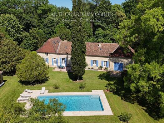 Demeure à vendre 1 250 000 € 10 pièces 7 chambres 450 m² 28 357 m² de terrain Bergerac 24100