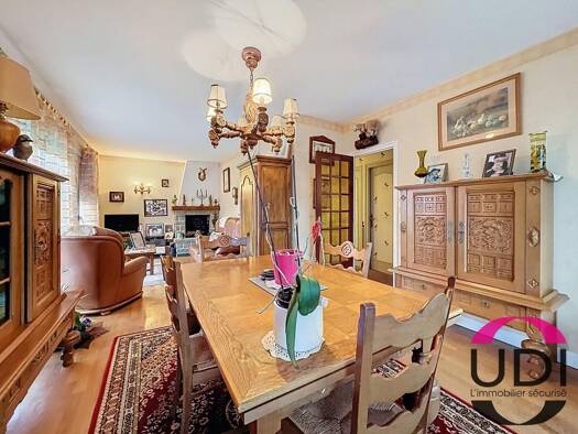 Maison à vendre 156 600 € 4 pièces 3 chambres 98 m² 1 045 m² de terrain Centre Ville Guéret 23000