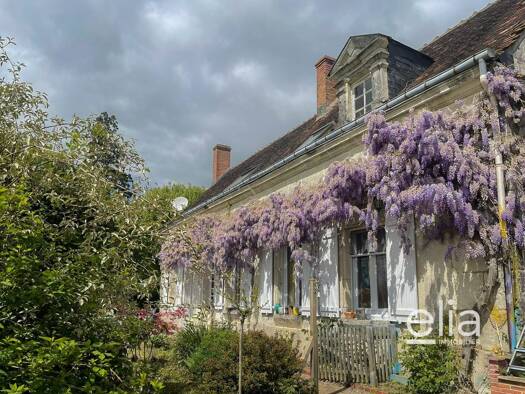 Maison à vendre 280 000 € 12 pièces 7 chambres 250 m² 2 400 m² de terrain Vendôme 41100