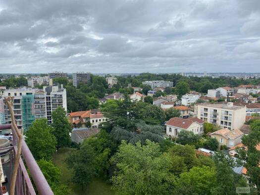 Appartement à vendre 264 000 € 4 pièces 3 chambres 80,77 m² Étage 11/11 Caudéran Bordeaux 33200