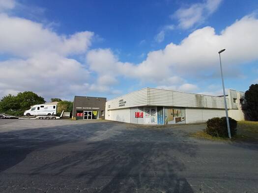 Local commercial à louer 9 000 € 1 383 m² de surface de vente Le Bouloir-Grimouville Saint Lo 50000