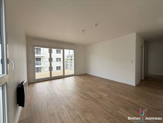 Appartement à louer 758 € 3 pièces 2 chambres 62 m² Étage 2/3 Laval 53000