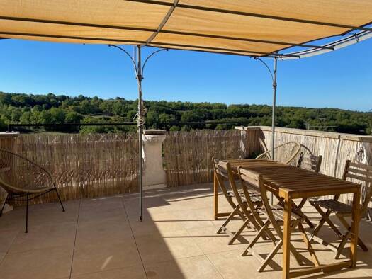 Maison de ville à louer 715 € 2 pièces 1 chambre 50 m² 10 m² de terrain Montagnac-Montpezat 04500