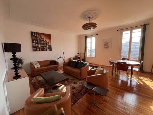 Appartement à louer 1 050 € 3 pièces 2 chambres 88 m² Étage 4/4 Pau 64000