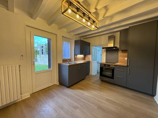 Maison à louer 840 € 5 pièces 3 chambres 80 m² 300 m² de terrain Menetou-Salon 18510