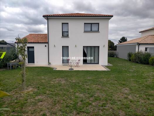 Maison à louer 1 270 € 6 pièces 4 chambres 115 m² 526 m² de terrain Haute-Goulaine 44115