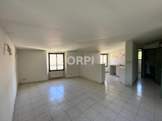 Appartement à vendre 54 000 € 2 pièces 1 chambre 45,7 m² Étage 3/3 Centre Ville Carpentras 84200