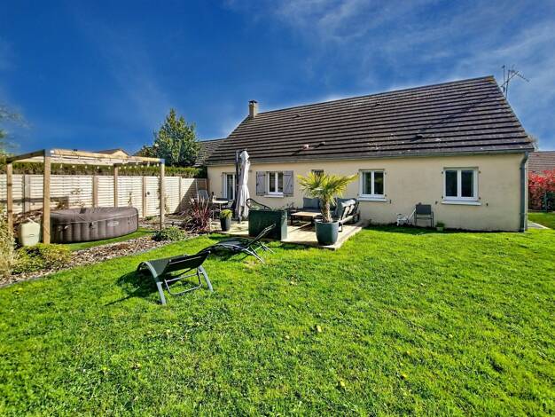 Maison de plain-pied à vendre 239 250 € 5 pièces 3 chambres 95 m² 536 m² de terrain Étrépagny 27150