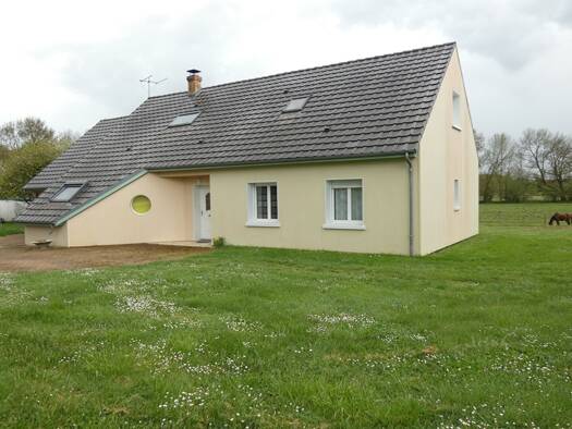 Maison à vendre 246 000 € 6 pièces 4 chambres 170 m² 1 602 m² de terrain Moulins sur Yevre 18390