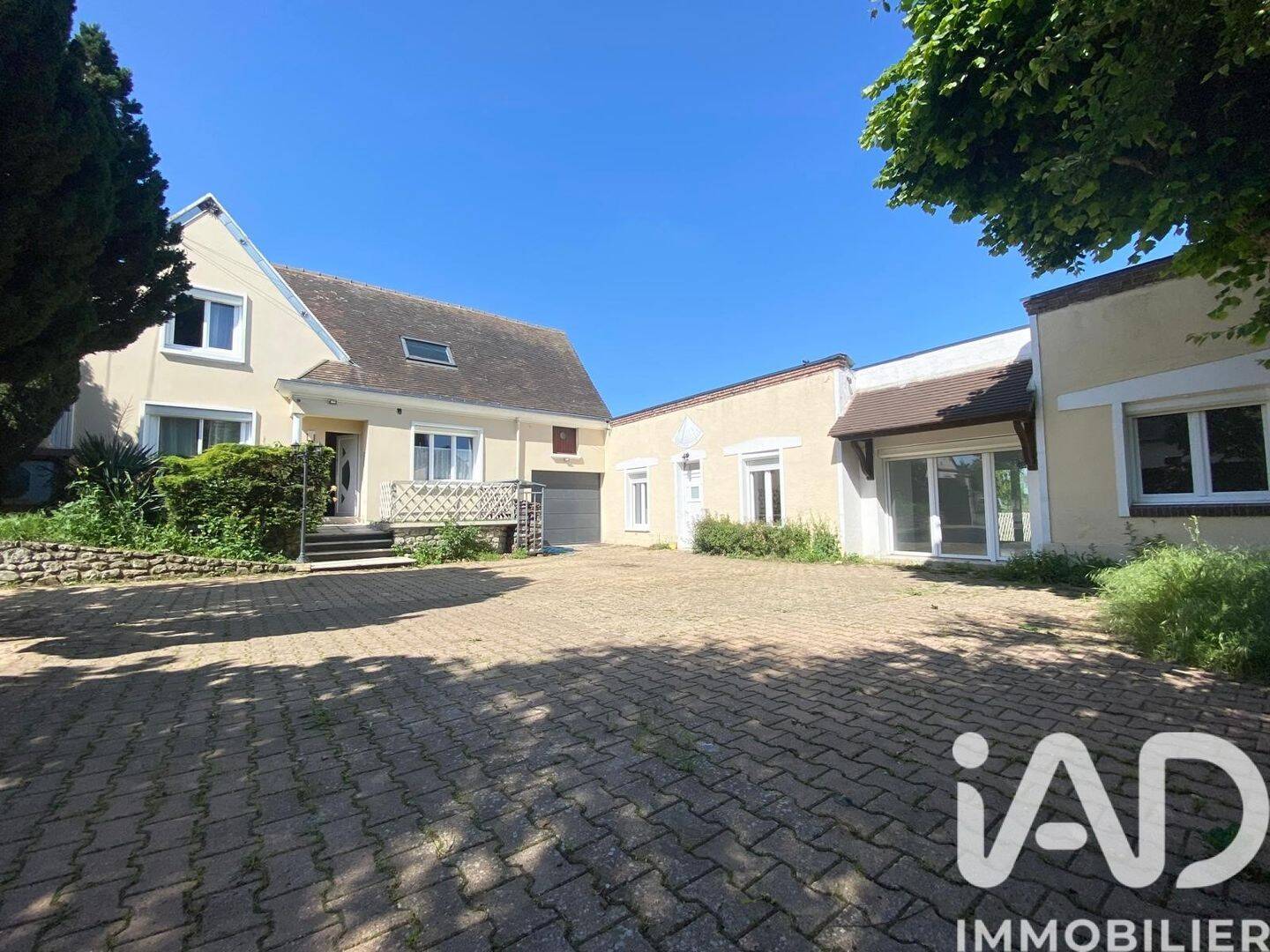 Maison à vendre, 320m², TREMBLAY LES VILLAGES