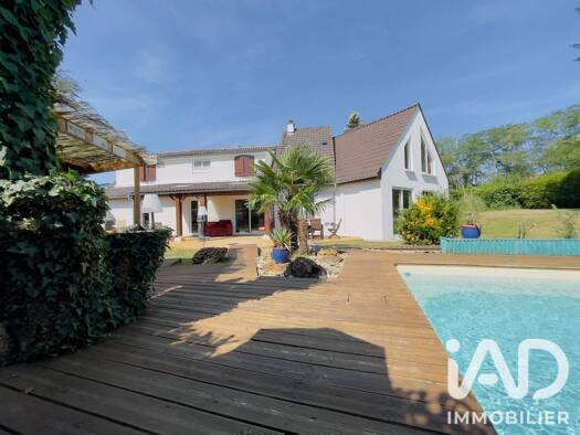 Maison à vendre 685 000 € 7 pièces 4 chambres 246 m² 1 423 m² de terrain Nord Est Lésigny 77150