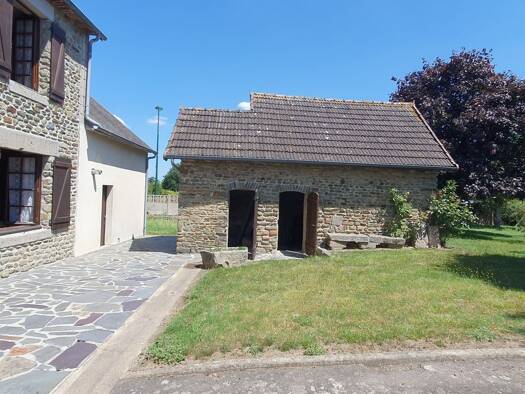 Maison à vendre 223 800 € 7 pièces 5 chambres 173 m² 3 274 m² de terrain Céaux 50220