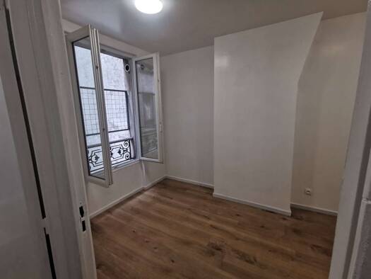 Appartement à vendre 138 000 € 1 pièce 16,21 m² Étage 1/3 Paris 18ème arrondissement 75018